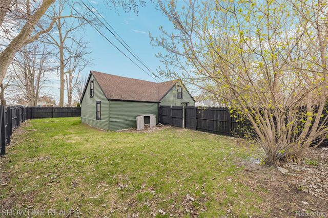 30430 Park Street, Roseville, MI 48066