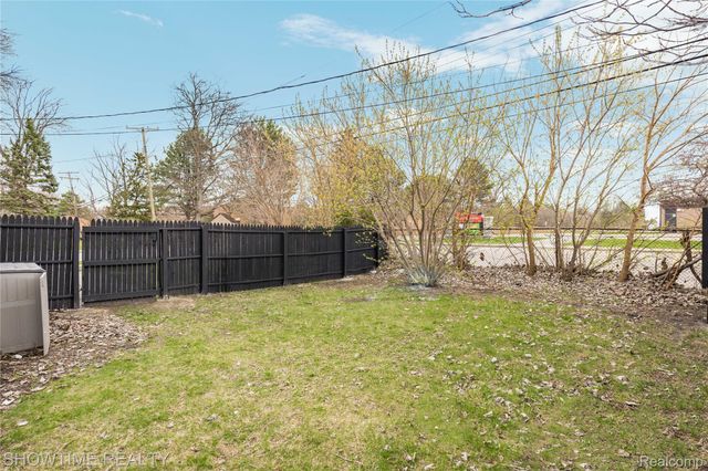 30430 Park Street, Roseville, MI 48066