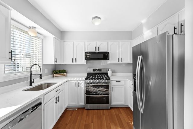 202 Parkwood Drive, Streamwood, IL 60107