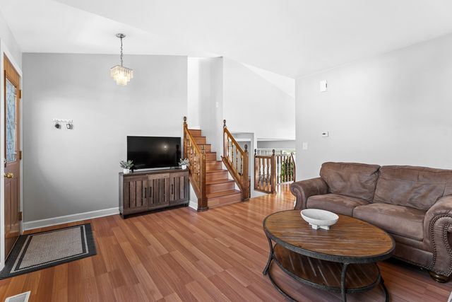 202 Parkwood Drive, Streamwood, IL 60107