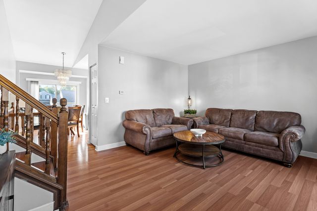 202 Parkwood Drive, Streamwood, IL 60107