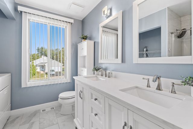 202 Parkwood Drive, Streamwood, IL 60107