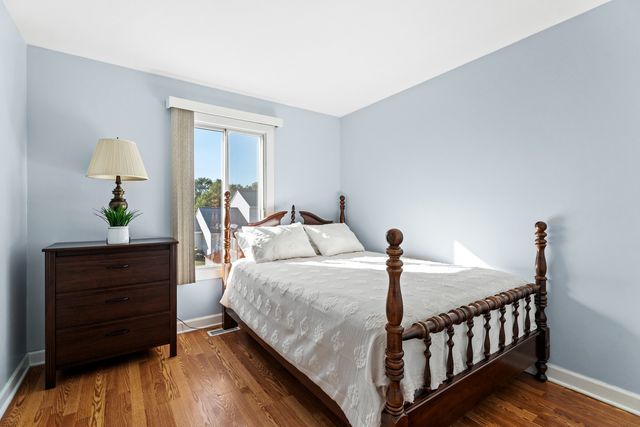 202 Parkwood Drive, Streamwood, IL 60107