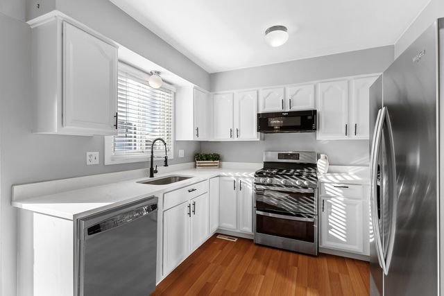 202 Parkwood Drive, Streamwood, IL 60107