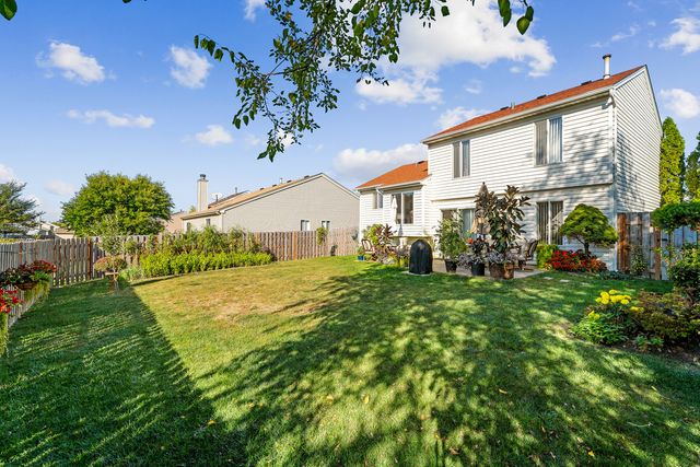 202 Parkwood Drive, Streamwood, IL 60107