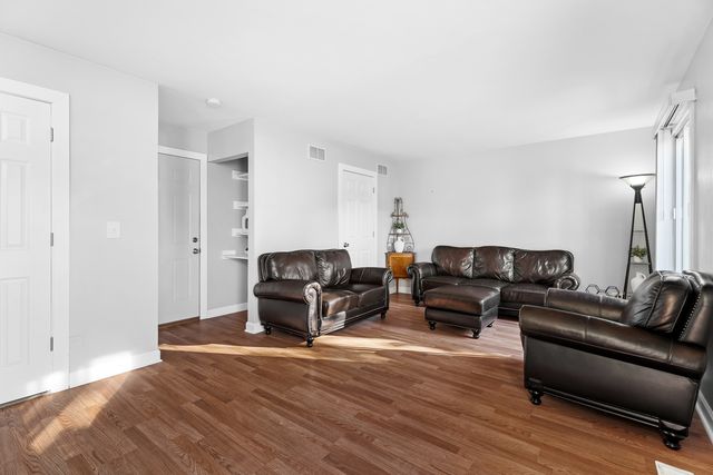 202 Parkwood Drive, Streamwood, IL 60107