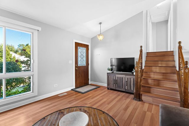 202 Parkwood Drive, Streamwood, IL 60107