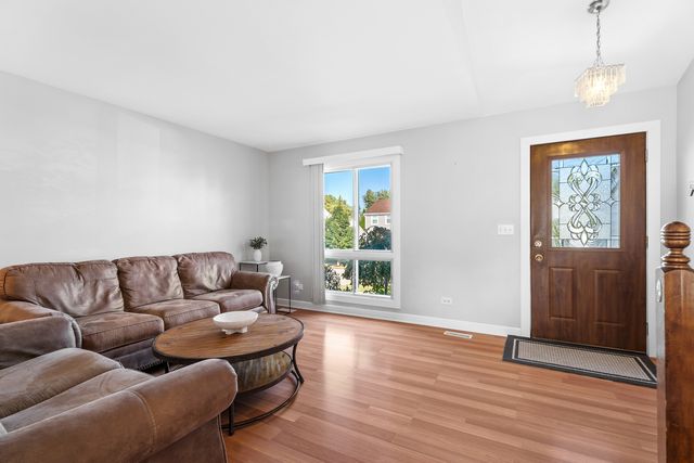 202 Parkwood Drive, Streamwood, IL 60107