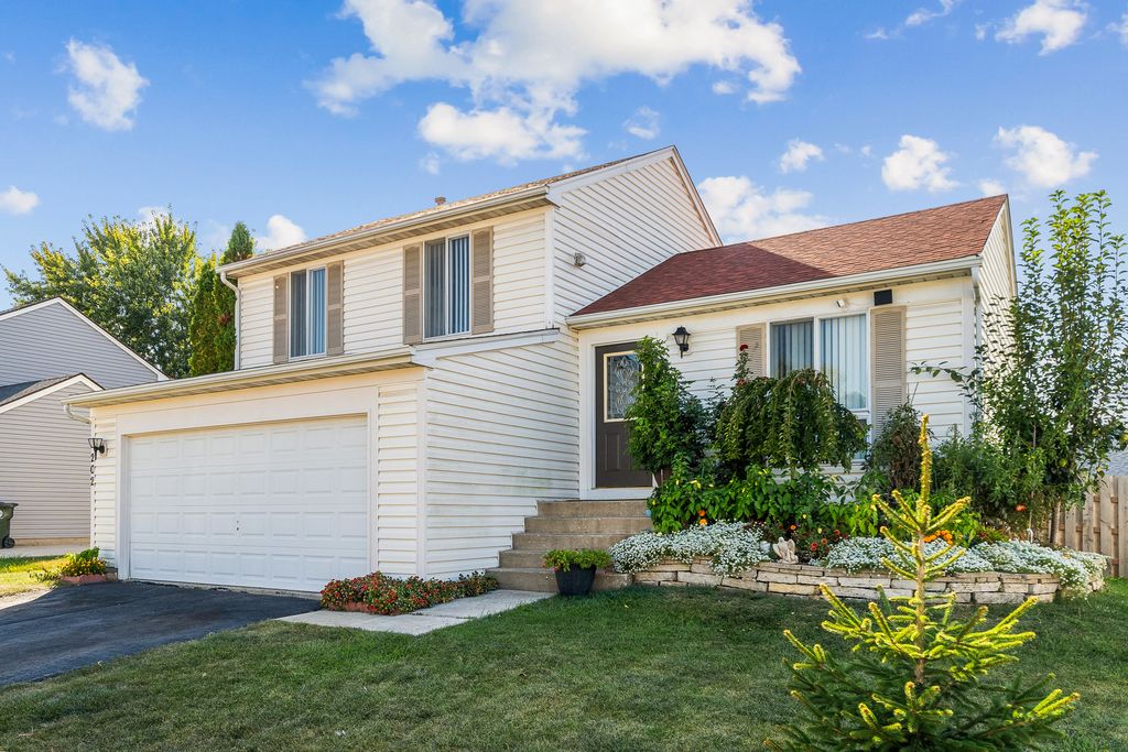 202 Parkwood Drive, Streamwood, IL 60107