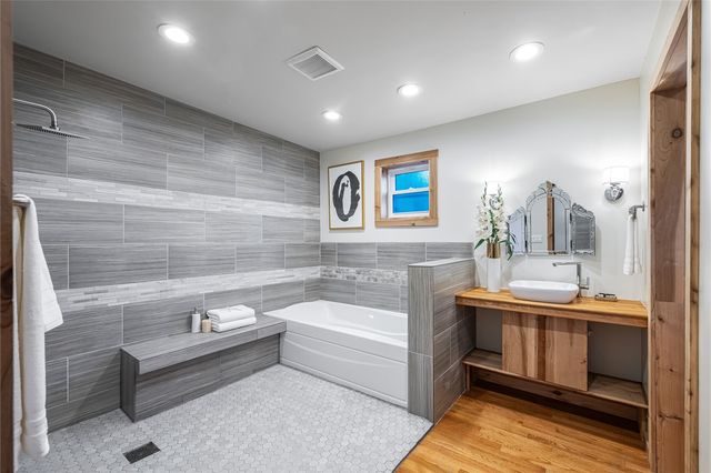 9920 28th Avenue SW, Seattle, WA 98126