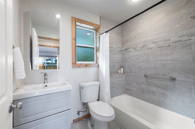9920 28th Avenue SW, Seattle, WA 98126