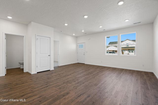 5318 E Antares Ln, Post Falls, ID 83854