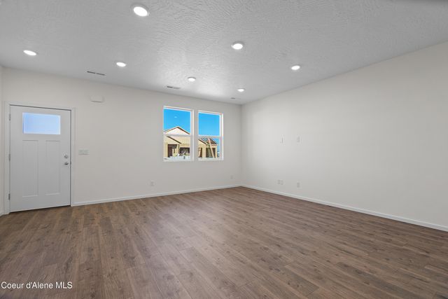 5318 E Antares Ln, Post Falls, ID 83854