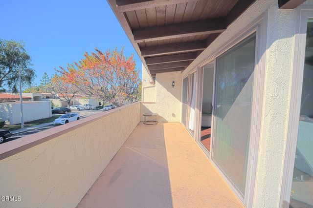 942 Woodlawn Drive, Thousand Oaks, CA 91360