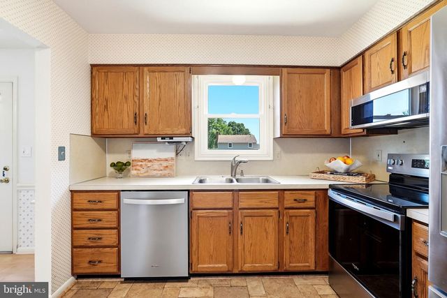 3188 THORNAPPLE DR, Lancaster, PA 17601