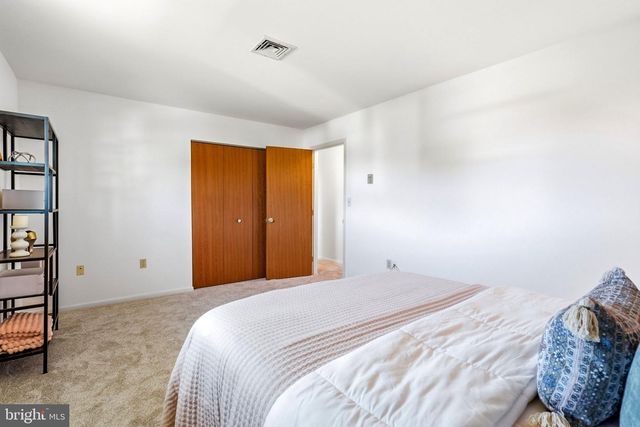 3188 THORNAPPLE DR, Lancaster, PA 17601