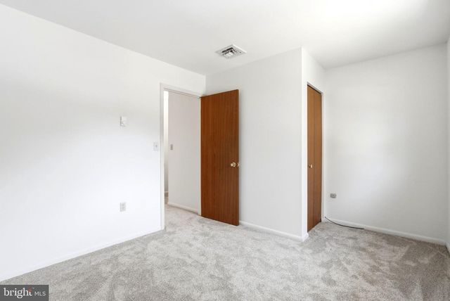 3188 THORNAPPLE DR, Lancaster, PA 17601