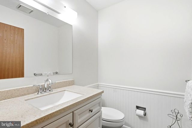 3188 THORNAPPLE DR, Lancaster, PA 17601