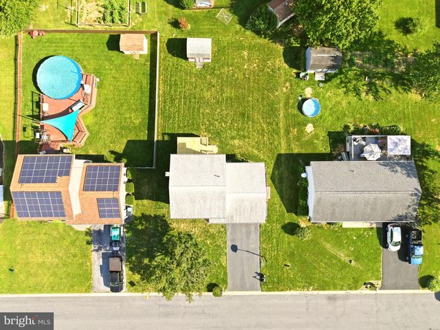 3188 THORNAPPLE DR, Lancaster, PA 17601