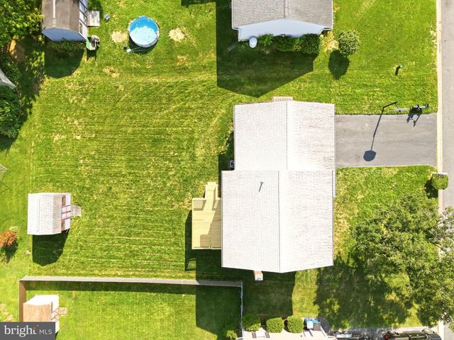 3188 THORNAPPLE DR, Lancaster, PA 17601