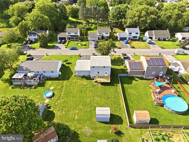 3188 THORNAPPLE DR, Lancaster, PA 17601