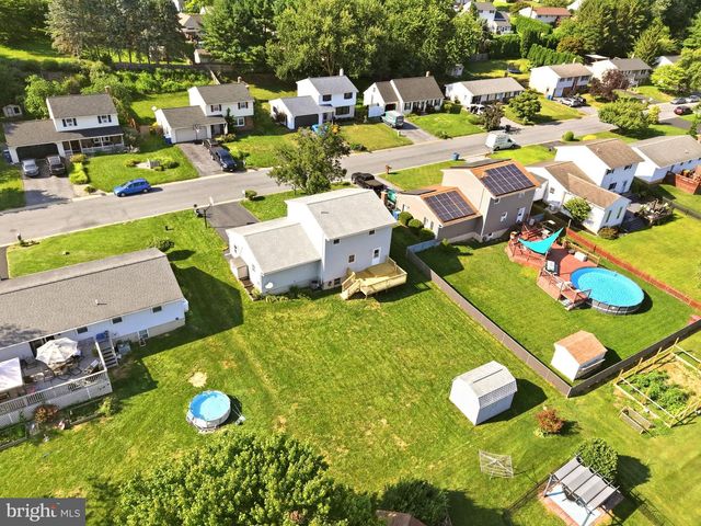 3188 THORNAPPLE DR, Lancaster, PA 17601