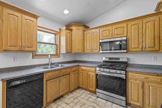 506 ROSEMARY COURT, Pulaski, WI 54162