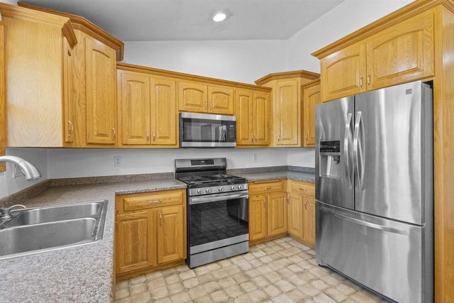 506 ROSEMARY COURT, Pulaski, WI 54162