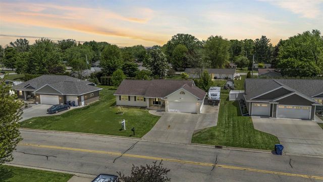 506 ROSEMARY COURT, Pulaski, WI 54162