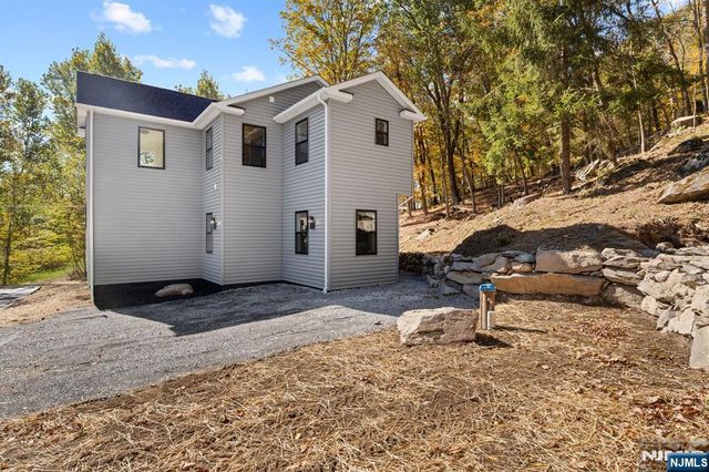 1 Four Corners Road, Blairstown, NJ 07825