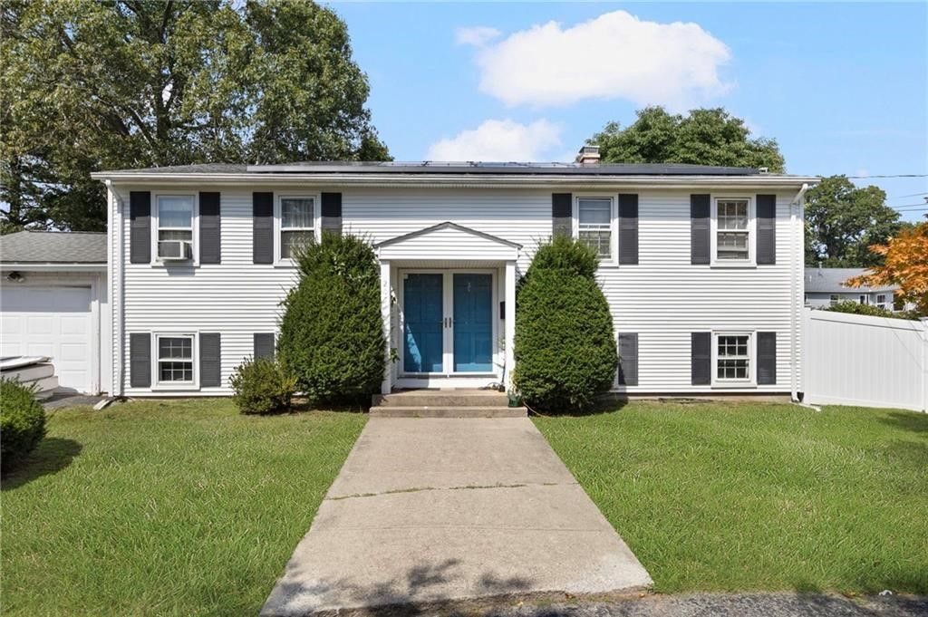 207 Stillwater Drive, Warwick, RI 02889