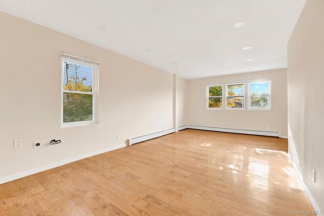 18805 Liberty Avenue, Saint Albans, NY 11412