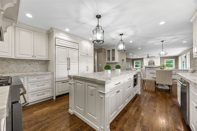 3016 Forest Gate Cir, Iowa City, IA 52240