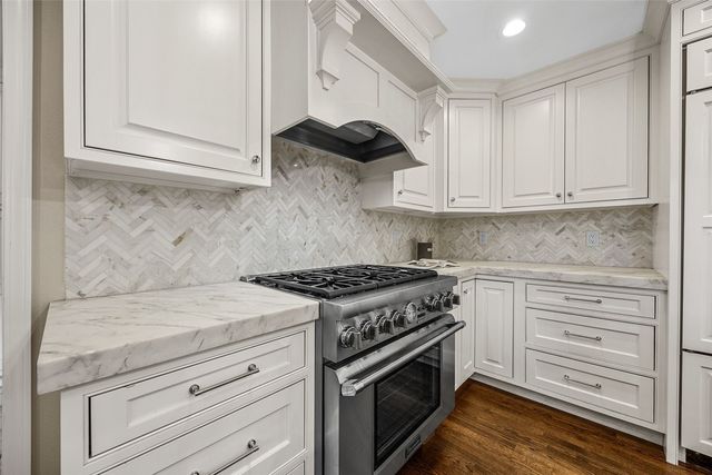 3016 Forest Gate Cir, Iowa City, IA 52240