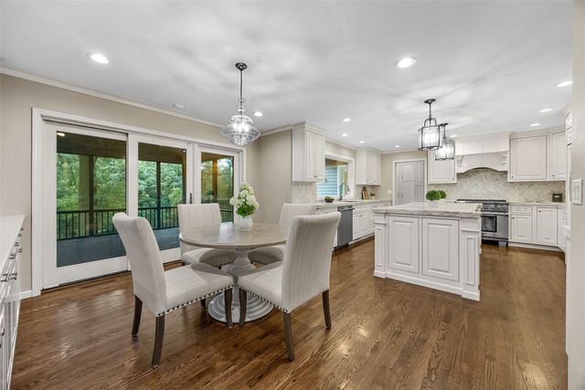 3016 Forest Gate Cir, Iowa City, IA 52240