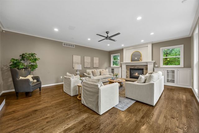 3016 Forest Gate Cir, Iowa City, IA 52240