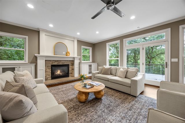 3016 Forest Gate Cir, Iowa City, IA 52240