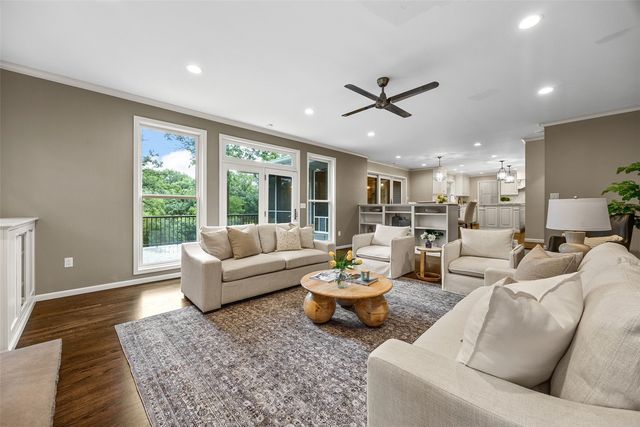 3016 Forest Gate Cir, Iowa City, IA 52240