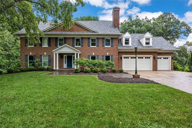 3016 Forest Gate Cir, Iowa City, IA 52240