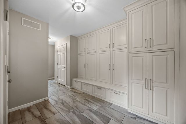 3016 Forest Gate Cir, Iowa City, IA 52240