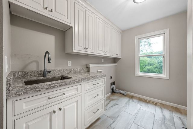 3016 Forest Gate Cir, Iowa City, IA 52240