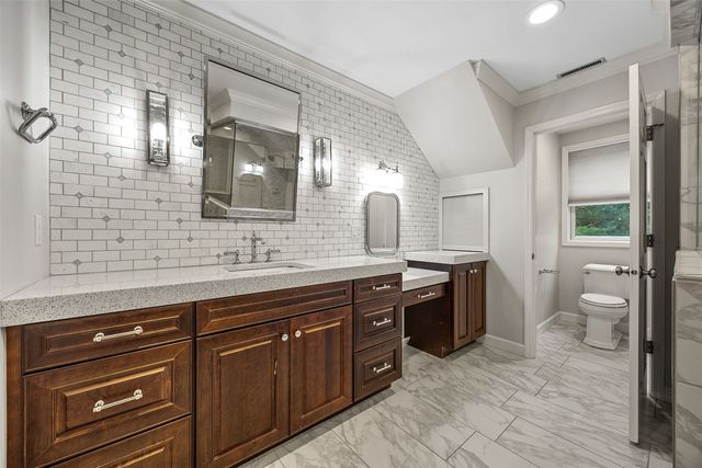 3016 Forest Gate Cir, Iowa City, IA 52240
