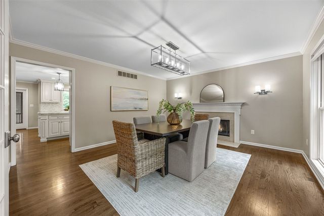 3016 Forest Gate Cir, Iowa City, IA 52240
