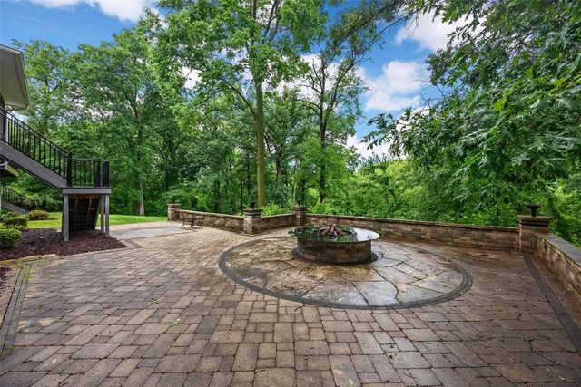 3016 Forest Gate Cir, Iowa City, IA 52240