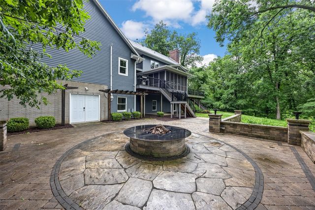 3016 Forest Gate Cir, Iowa City, IA 52240