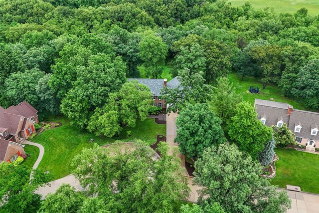 3016 Forest Gate Cir, Iowa City, IA 52240