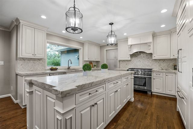 3016 Forest Gate Cir, Iowa City, IA 52240