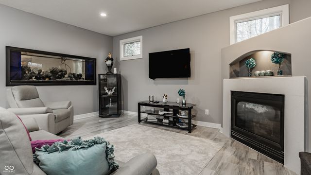 4548 Chase Oak Court, Zionsville, IN 46077