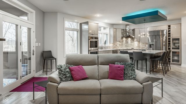 4548 Chase Oak Court, Zionsville, IN 46077