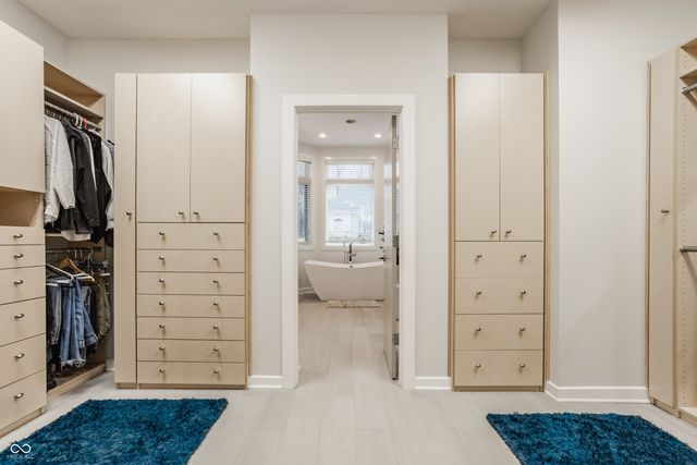 4548 Chase Oak Court, Zionsville, IN 46077